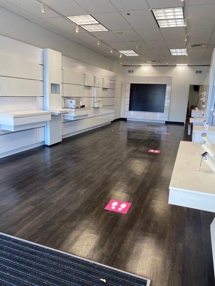 More Photos Of 9525-9655 Doral Blvd, Miami Unknown For Lease