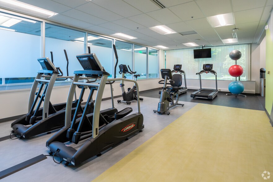 More Photos Of 340 E Big Beaver Rd, Troy Office For Lease