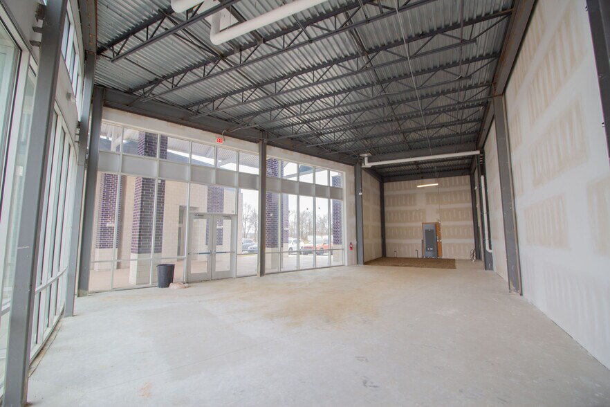 More Photos Of 1307 Centerville Rd, Sturgis Office For Lease