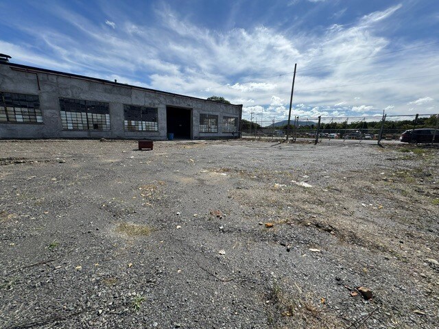 More Photos Of 138 Mill St, Newburgh Industrial For Lease