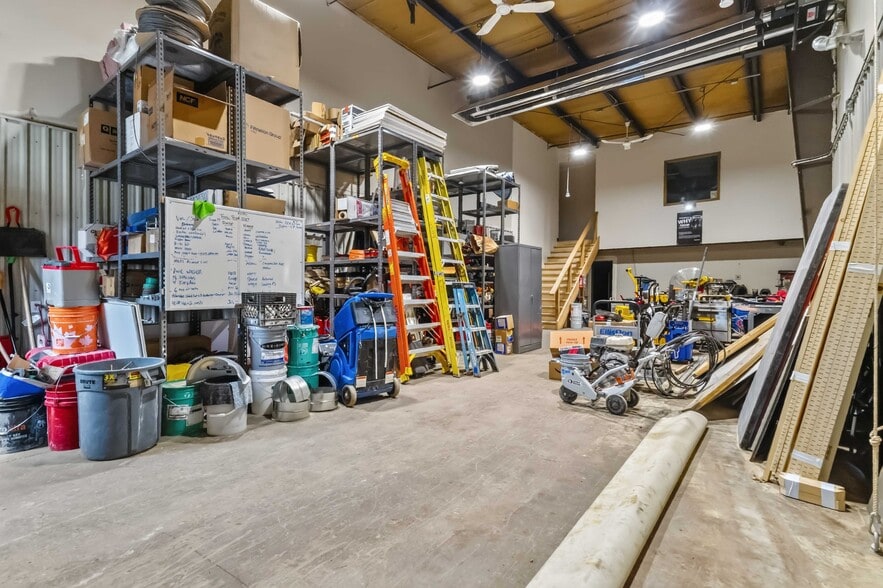 More Photos Of 2081 Piper Ln, London Industrial For Lease