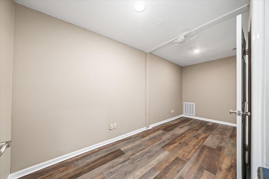 More Photos Of 142 West Ave, Crossville Medical For Sale