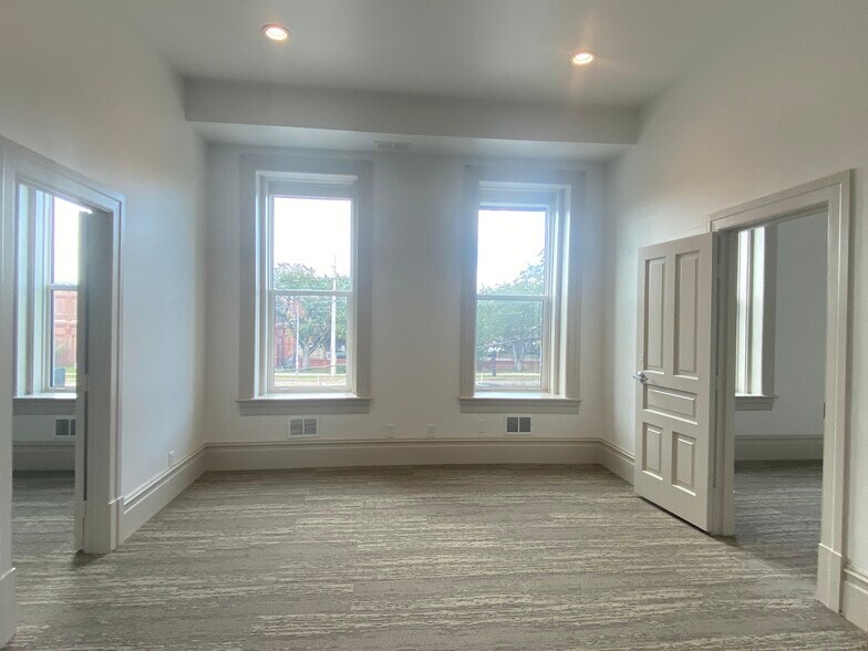More Photos Of 1718 7th Ave E, Tampa Loft Creative Space For Lease