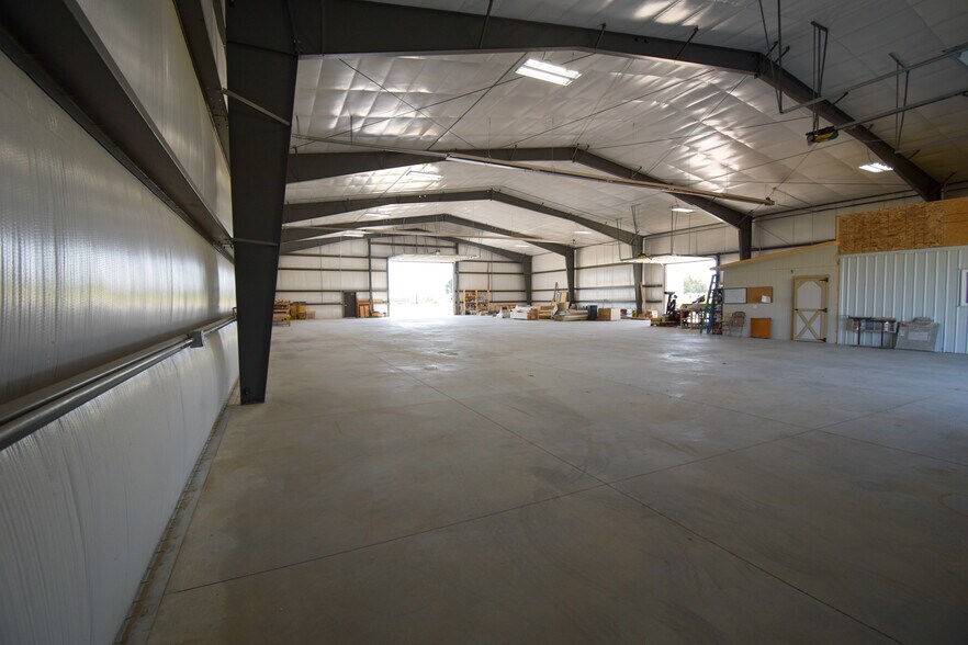 More Photos Of 823 Center Ave, Curtis Warehouse For Lease