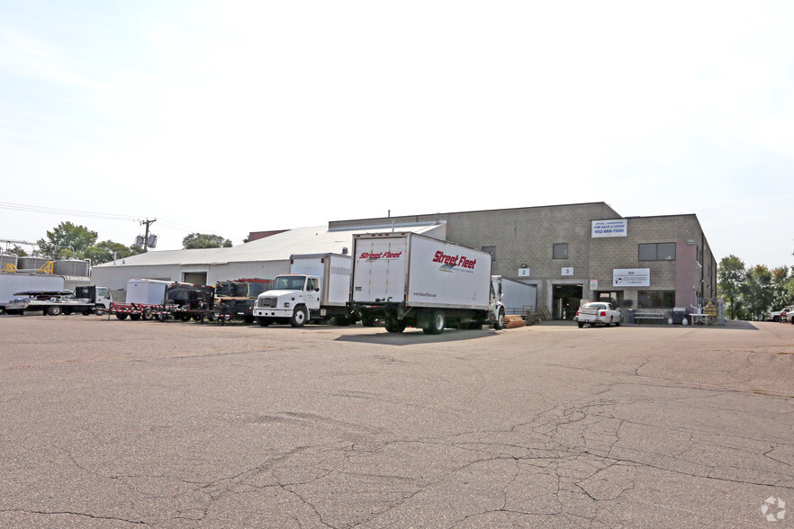 Primary Photo Of 333 W 86th St, Bloomington Warehouse For Lease