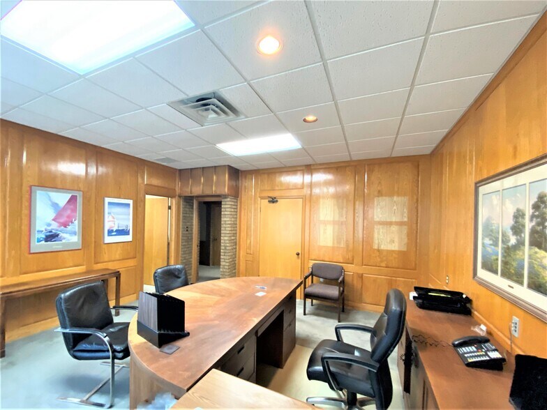 More Photos Of 119 S Main St, Lockhart Office For Lease