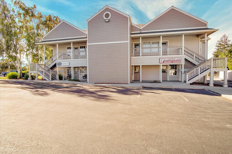 More Photos Of 890 Sunset Dr, Hollister Medical For Lease