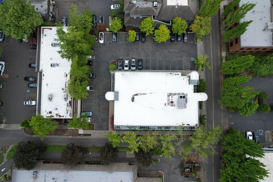 More Photos Of 3990 Collins Way, Lake Oswego Office For Sale