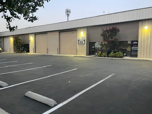 More Photos Of 3937 Alken St, Bakersfield Warehouse For Lease