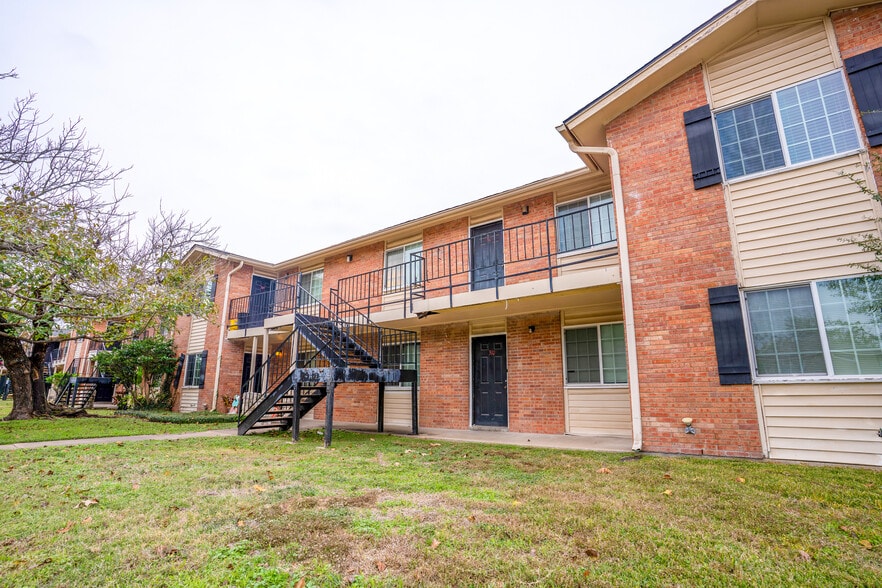 Primary Photo Of 1700 George Bush Dr, College Station Apartments For Sale