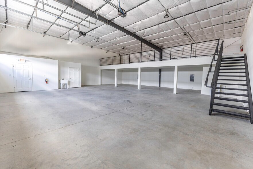 More Photos Of 11089 N US Highway 301, Oxford Light Manufacturing For Lease