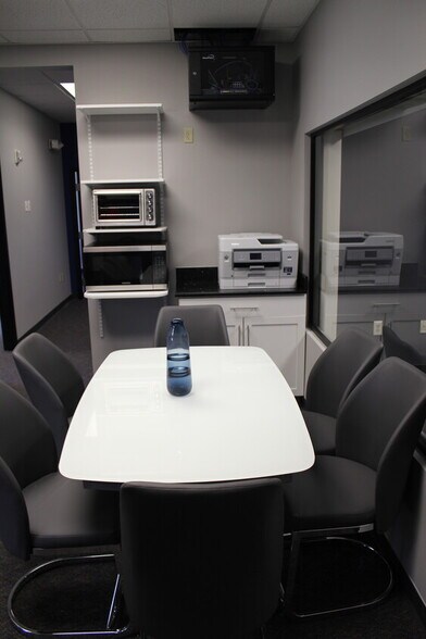 More Photos Of 2295 S Hiawassee Rd, Orlando Office For Lease