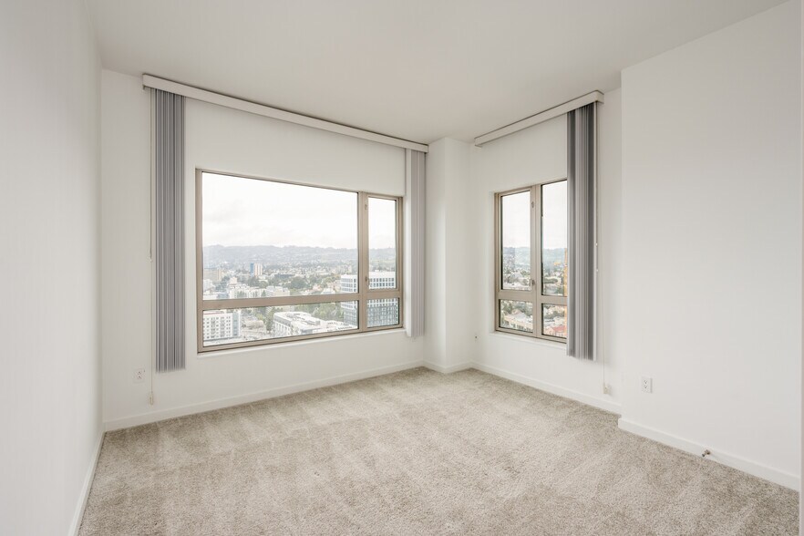 More Photos Of 100 Grand Ave, Oakland Apartments For Lease