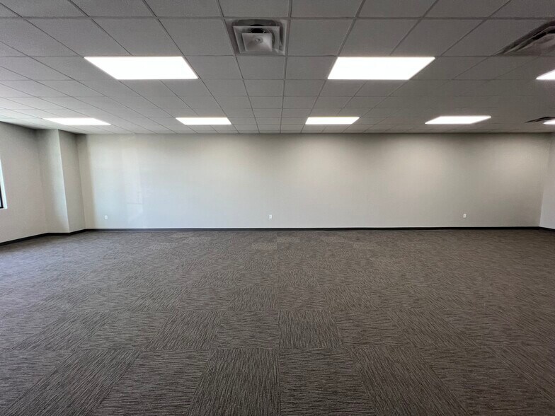 More Photos Of 192 Oakland Pky, Leesburg Office For Lease