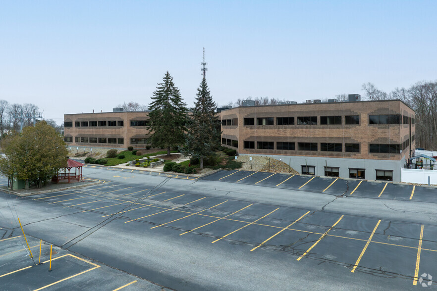 Primary Photo Of 25 Blackstone Valley Pl, Lincoln Medical For Lease