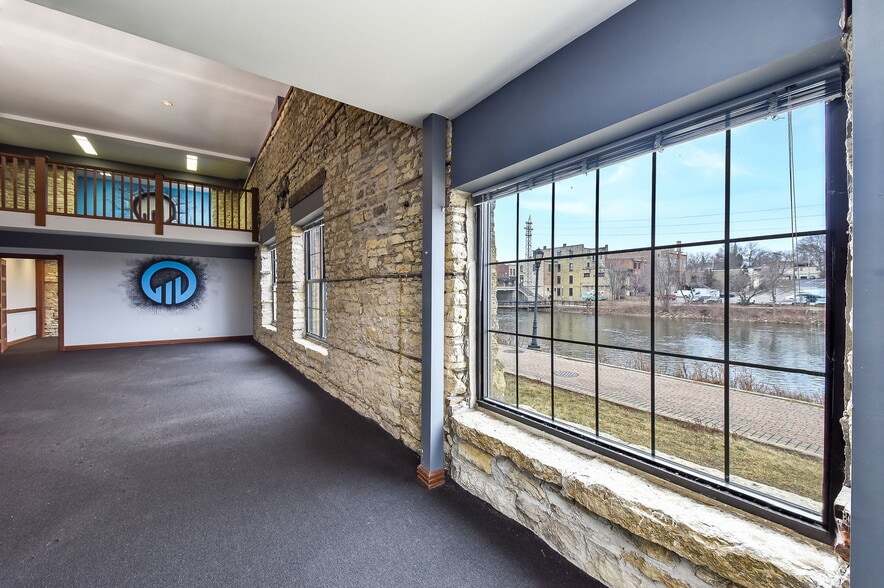 More Photos Of 30 S Shumway Ave, Batavia Office For Lease