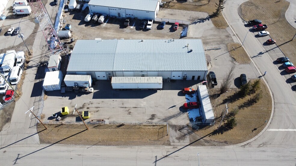 More Photos Of 48 East Lake Grn NE, Airdrie Manufacturing For Sale