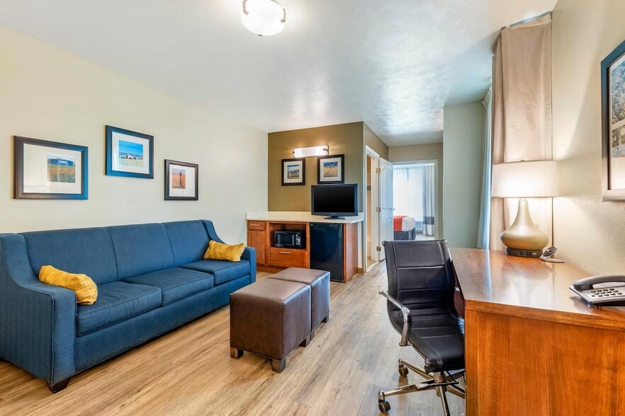 More Photos Of 1825 W Avenue J12, Lancaster Hotel For Sale