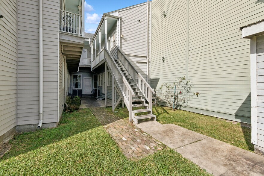 More Photos Of 1572 Magazine St, New Orleans Specialty For Sale
