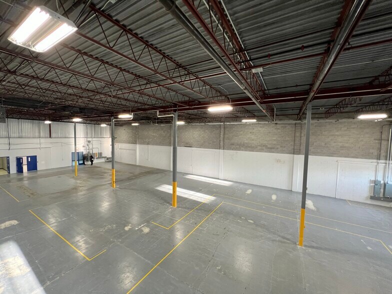More Photos Of 6630-6650 Rue Abrams, Montréal Warehouse For Lease