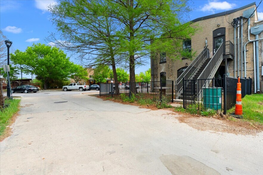 More Photos Of 117 East St, Hutto Loft Creative Space For Sale