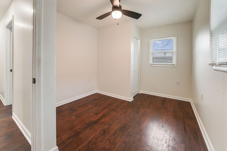 More Photos Of 2550 Broadway St, New Albany Apartments For Sale