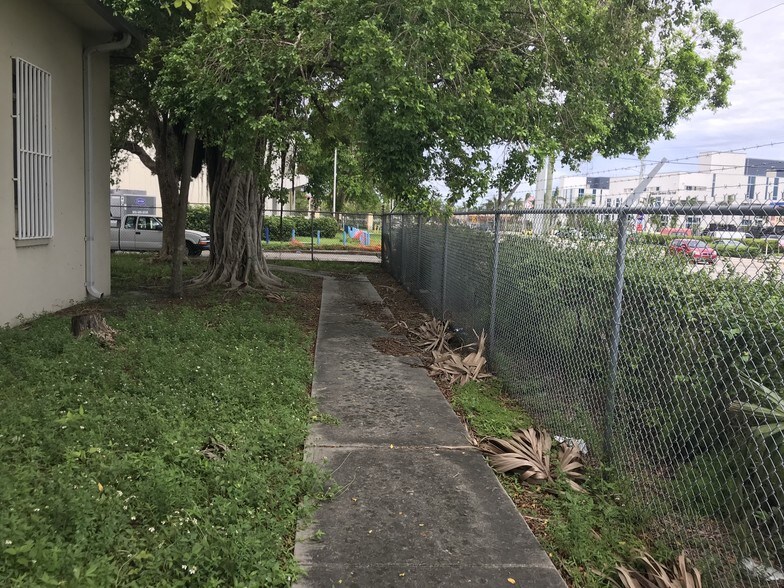 More Photos Of 18470 NW 27th Ave, Miami Gardens Warehouse For Sale