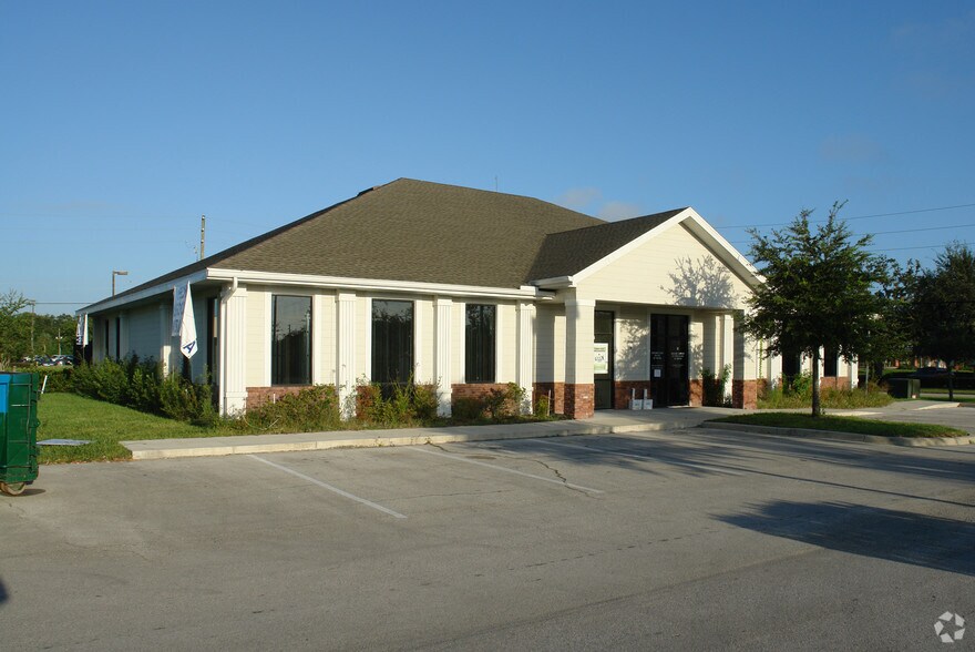 More Photos Of 1708-1718 Lexington Green Ln, Sanford Medical For Sale