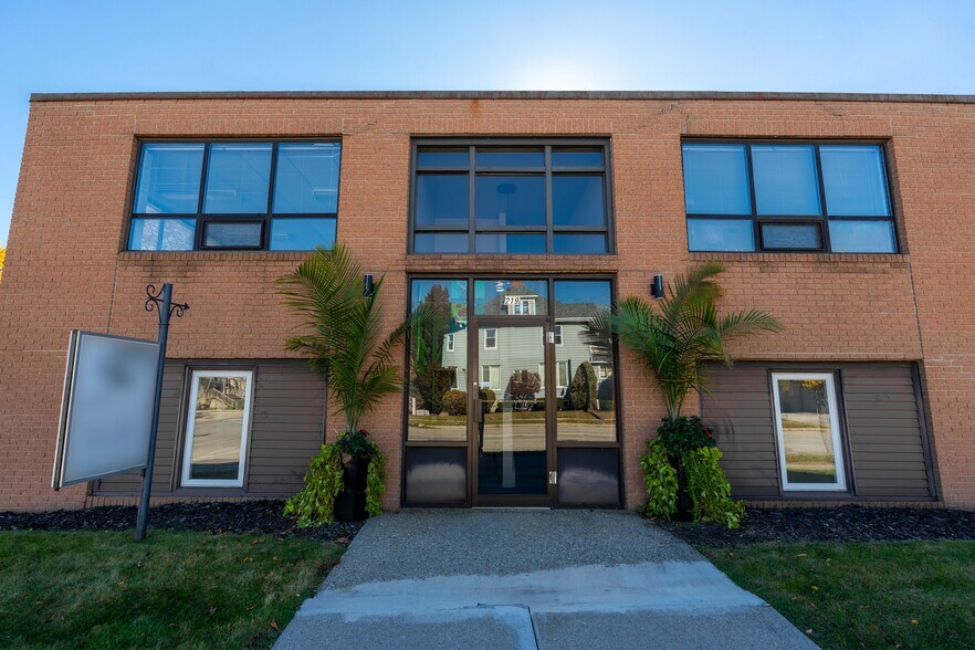 Primary Photo Of 219 Lochiel St, Sarnia General Retail For Sale