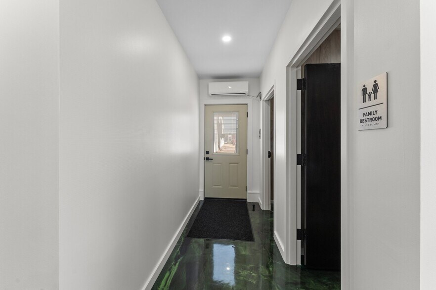 More Photos Of 2988 George Washington Memorial Hwy, Hayes Office For Sale