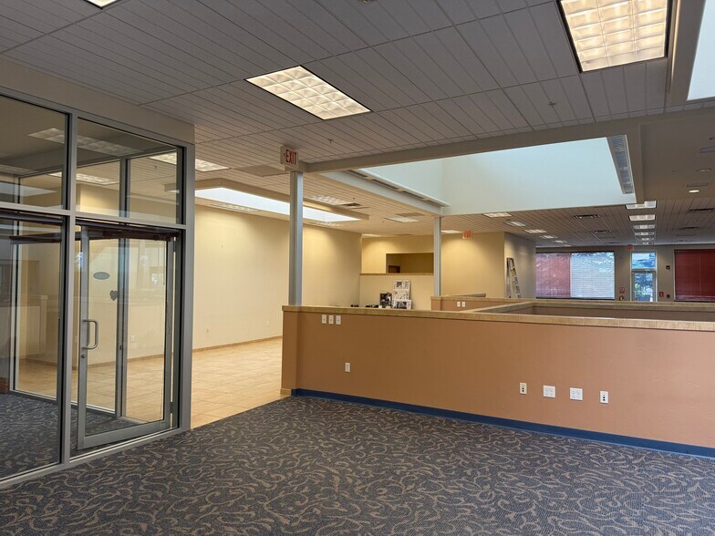 More Photos Of 3684 N Townsend Ave, Montrose Flex For Sale