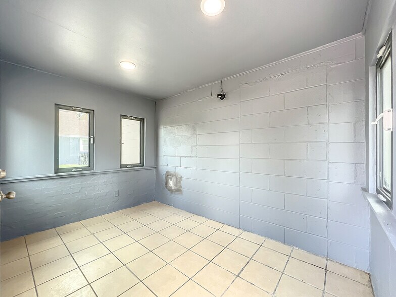 More Photos Of 1906 Murdock Blvd, Orlando Office For Lease