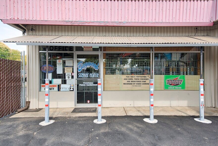 More Photos Of 527 E Washington St, Petaluma Auto Repair For Sale