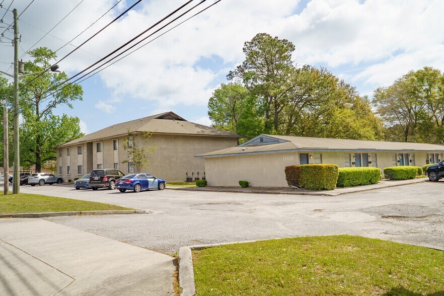 More Photos Of 11010 Middleground Rd, Savannah Apartments For Sale