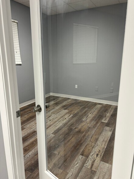 More Photos Of 18115 Us Hwy 41 N, Lutz Office For Sale