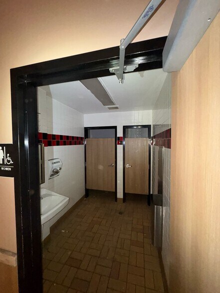 More Photos Of 3200 Downing St, Denver Fast Food For Sale