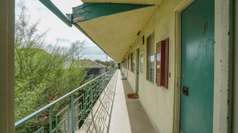 More Photos Of 214 E Chevy Chase Dr, Glendale Apartments For Sale