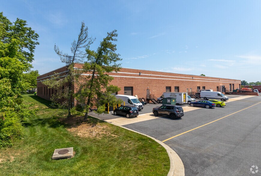 More Photos Of 1308 Continental Dr, Abingdon Flex For Lease