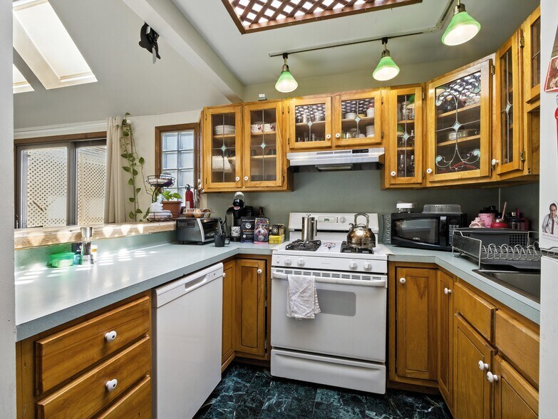 More Photos Of 6-8 Thorne St, Jersey City General Retail For Sale