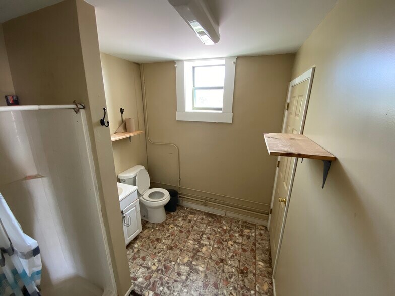 More Photos Of 121 S Henderson St, Rusk Restaurant For Sale