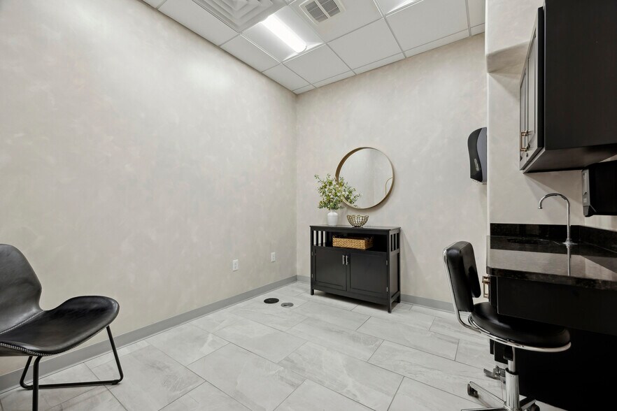 More Photos Of 4420 Valley View Rd, Edina Office For Lease