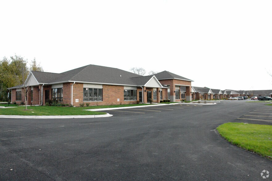 More Photos Of 820 E Terra Cotta Ave, Crystal Lake Office For Sale