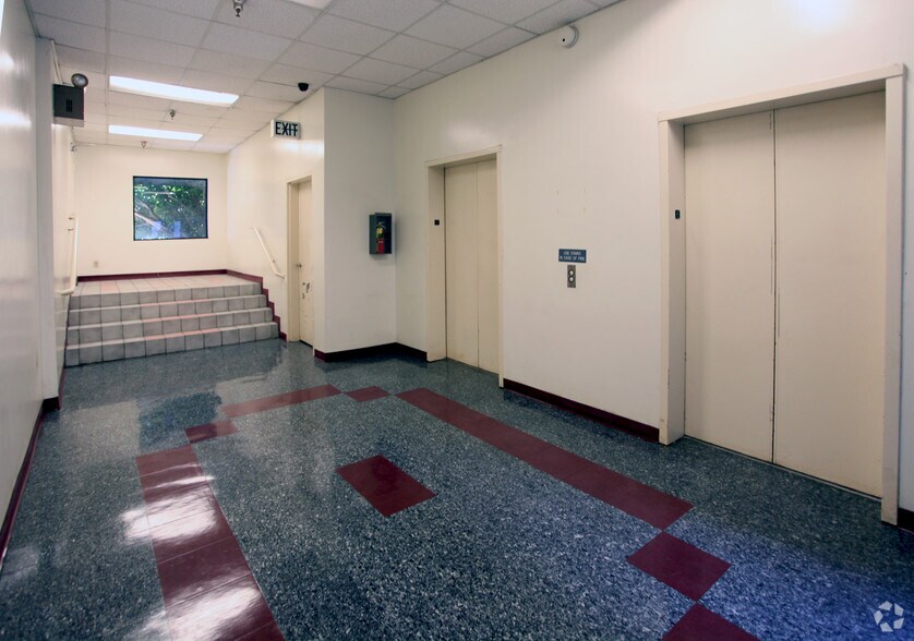 More Photos Of 13658 Hawthorne Blvd, Hawthorne Medical For Lease