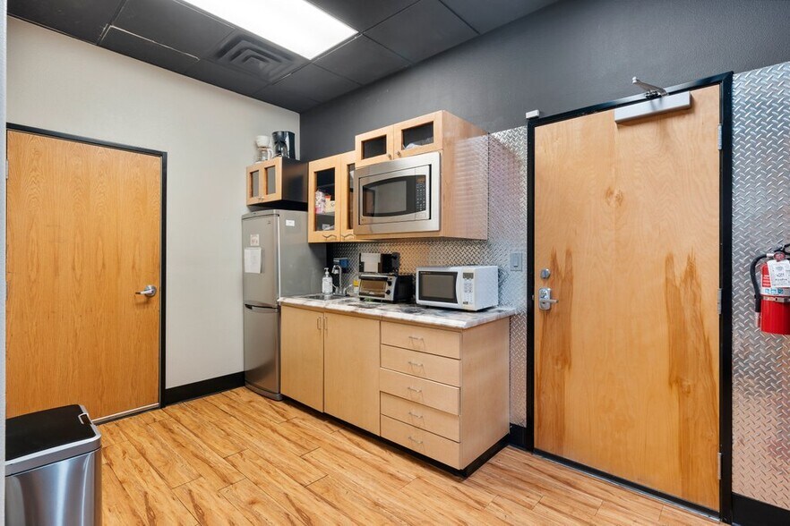 More Photos Of 7545 W Sahara Ave, Las Vegas Medical For Lease