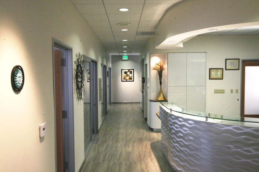 More Photos Of 24013 Ventura Blvd, Calabasas Medical For Lease