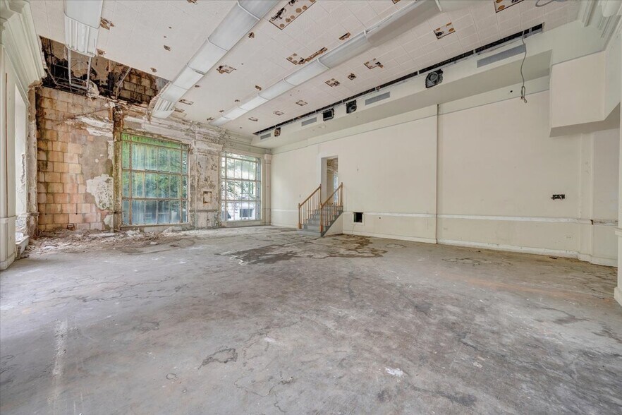 More Photos Of 901 Main St, Lynchburg Office Residential For Sale