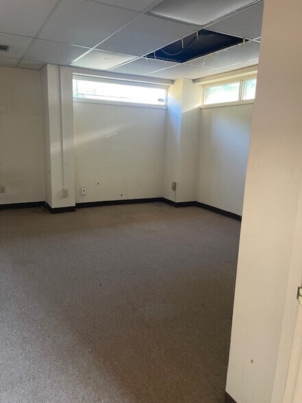 More Photos Of 1063 E Parkway South, Memphis Flex For Sale