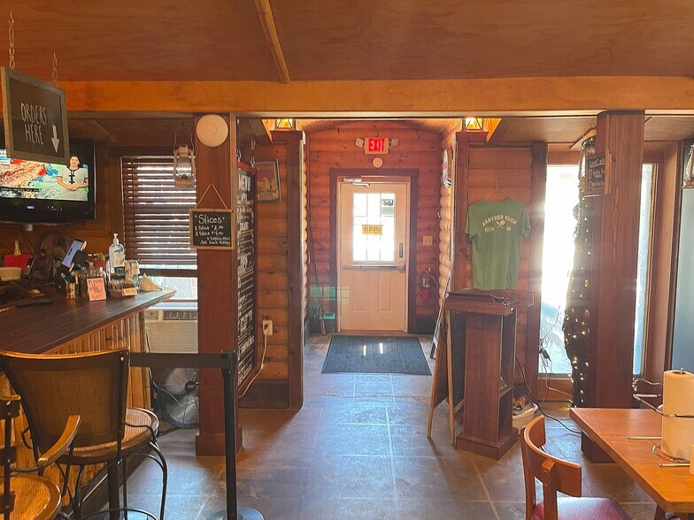 More Photos Of 2111 Sea Island Pky, Saint Helena Island General Retail For Sale