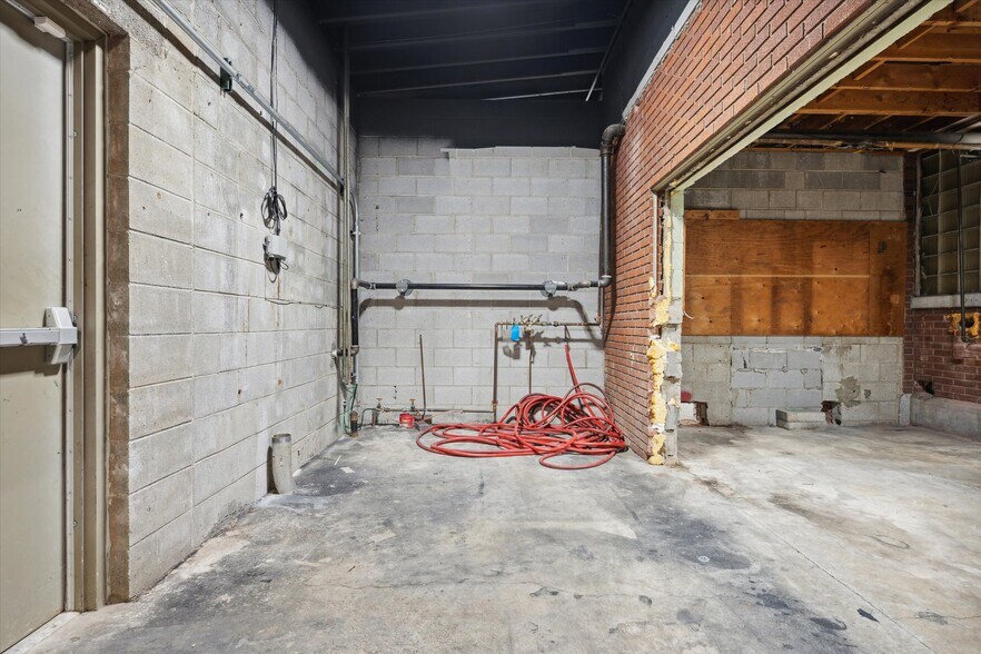 More Photos Of 969 Dixie Hwy, Rossford General Retail For Sale