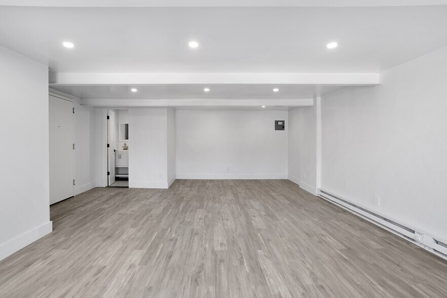 More Photos Of 15 Division Pl, Brooklyn Warehouse For Lease